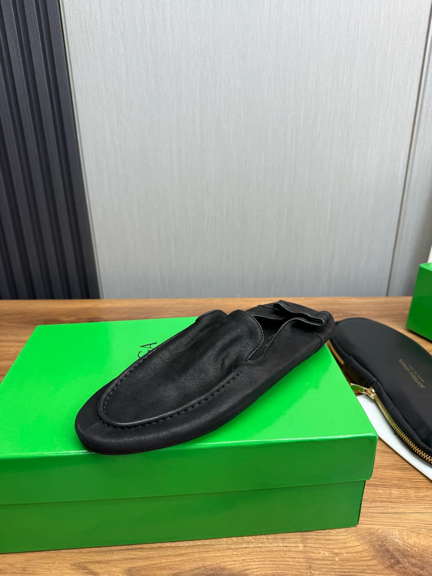 Men's men's shoes💰480💰BV-popular wallet shoes👟Casual, fashionable and comfortable🔗Good travel partner✅Original cowhide + imported cowhide. Original rubber outsole, available all year round👏Size: 38-45 (38.45 custom-made, non-returnable)